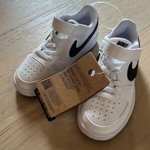 Nike Court Borough Low 2